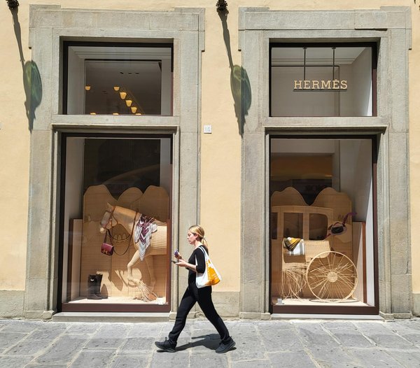 Ultimate guide to print mixing: how to effortlessly combine patterns for a chic, clashing-free look